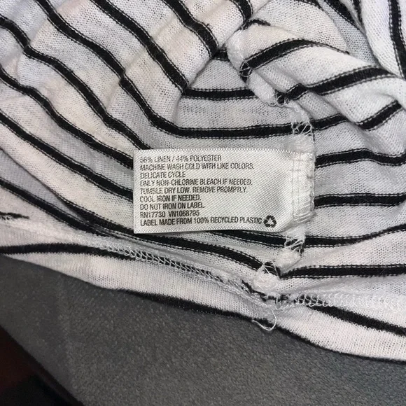 Women’s XL Black & White Striped Tank Top - Picture 4 of 10